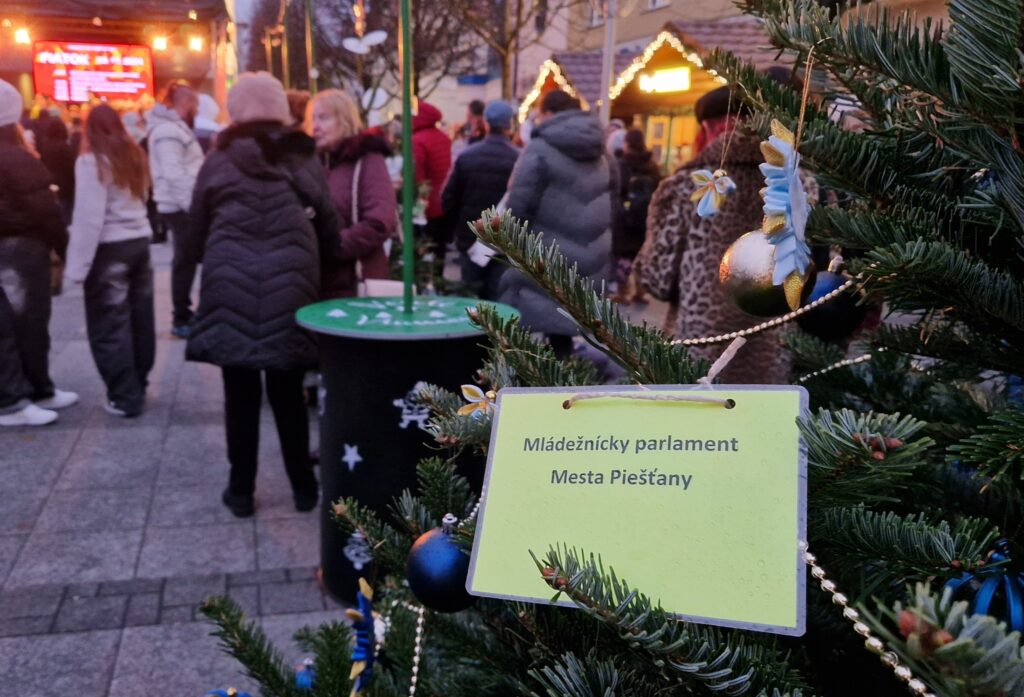 Vianočné trhy v Piešťanoch: Charita prináša radosť aj pomoc. Zdroj: Mesto Piešťany